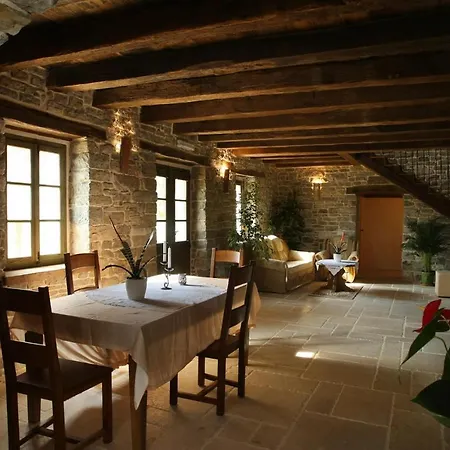 Sleeps 2 Pool Air Con Wifi 그로즈냔